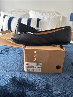 Quilted Black Ballerina Flats with Bow Detail